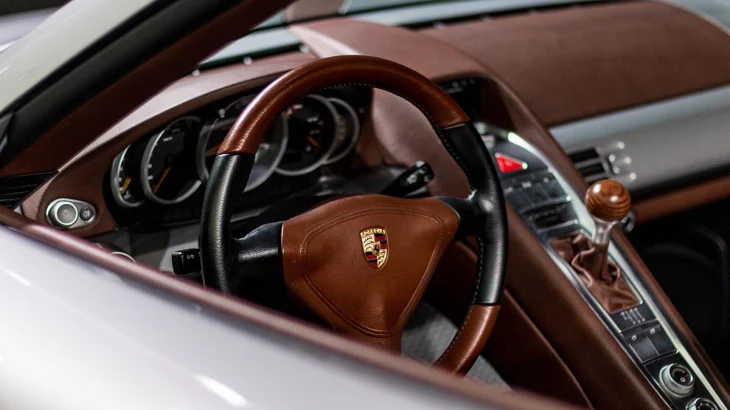 РЕН ТВ: Купленный москвичкой Porsche Cayenne оказался в розыске Интерпола РЕН ТВ: Купленный москвичкой Porsche Cayenne оказался в розыске Интерпола
