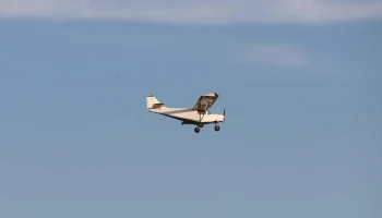 Самолет упал при взлете из аэропорта под Лондоном