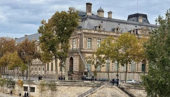 Прокурор Парижа Бекко: ограбить Лувр могли по заказу или для отмывания денег