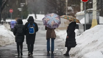 Ледяной дождь прошел в Москве в последний день зимы