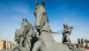 Собянин сообщил о завершении реставрации главных символов Московского ипподрома Собянин сообщил о завершении реставрации главных символов Московского ипподрома