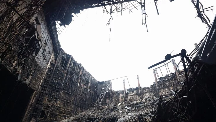 Крыша "Крокус Сити Холла" рухнула на площади 7 тыс "квадратов" Крыша "Крокус Сити Холла" рухнула на площади 7 тыс "квадратов"