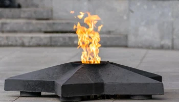 Суд Дагестана оштрафовал двух девушек за варку кофе над Вечным огнем