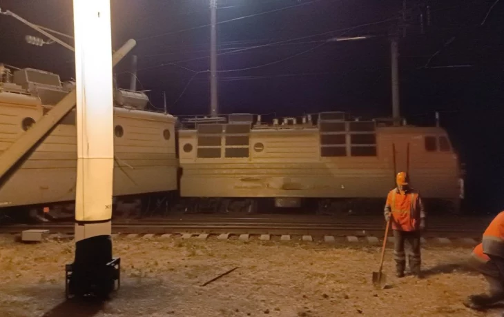 Товарный поезд сошел с рельсов в Ростовской области