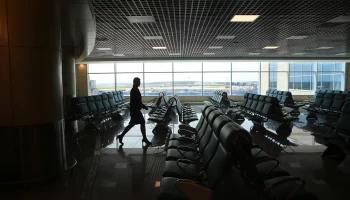 Брошенного в аэропорту Антальи младенца разрешат удочерить родственникам