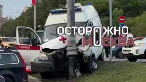 Фельдшеры пострадали в ДТП с машиной скорой помощи на севере Москвы Фельдшеры пострадали в ДТП с машиной скорой помощи на севере Москвы