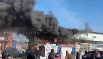 Пожар в ангаре на территории строительного рынка в ТиНАО потушили