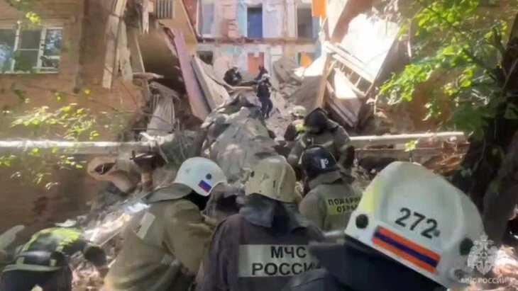 Уголовное дело возбуждено после обрушения подъезда дома в Астрахани Уголовное дело возбуждено после обрушения подъезда дома в Астрахани