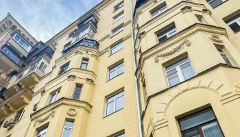 Более 30 домов в Москве обновили в рамках региональной программы капремонта