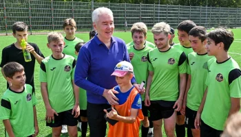 Собянин осмотрел благоустройство в пойме реки Котловка