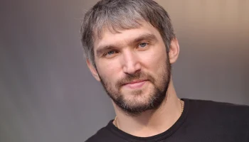 Овечкин забросил 895-ю шайбу в НХЛ и побил рекорд Гретцки
