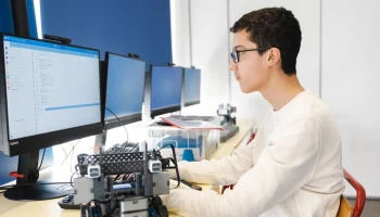 Собянин: Москва развивает ключевые направления по улучшению школьного образования