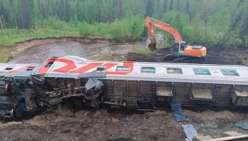 Тела двух человек найдены на месте схода поезда в Коми