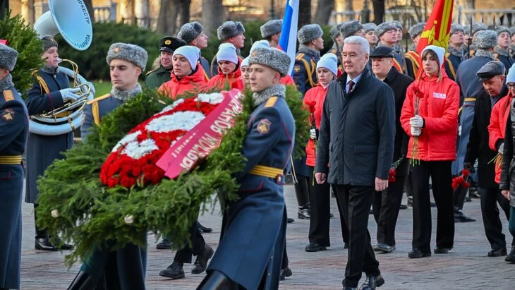 Собянин возложил цветы к Могиле Неизвестного Солдата в честь годовщины Битвы под Москвой