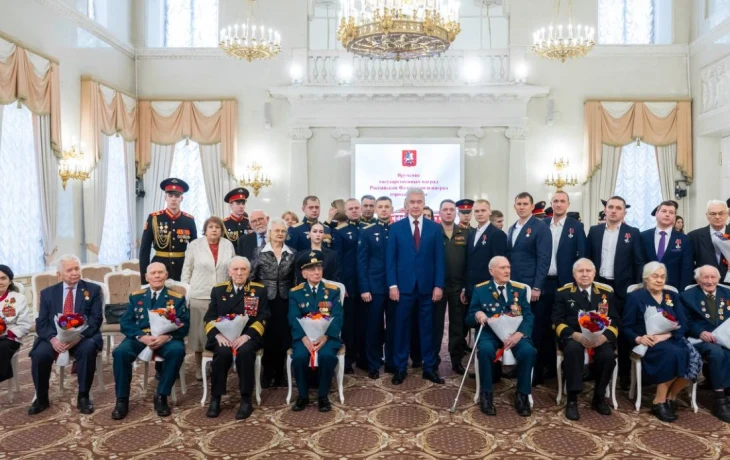 Собянин наградил ветеранов ВОВ, участников СВО и служащих войск ПВО Собянин наградил ветеранов ВОВ, участников СВО и служащих войск ПВО