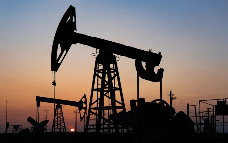 Цена нефти марки Brent упала ниже 68 долларов за баррель впервые с 2021 года
