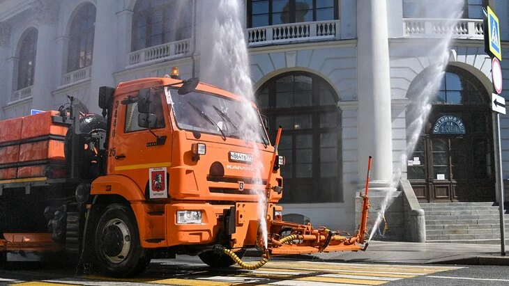 Городские службы Москвы перешли в режим повышенной готовности из-за жары Городские службы Москвы перешли в режим повышенной готовности из-за жары