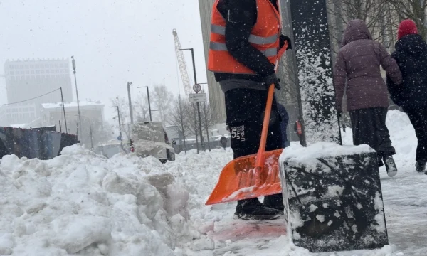 Московские коммунальщики круглосуточно устраняют последствия мощного снегопада Московские коммунальщики круглосуточно устраняют последствия мощного снегопада