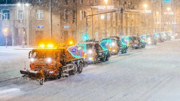 Более 150 тыс человек привлекли к ликвидации последствий снегопада в Москве