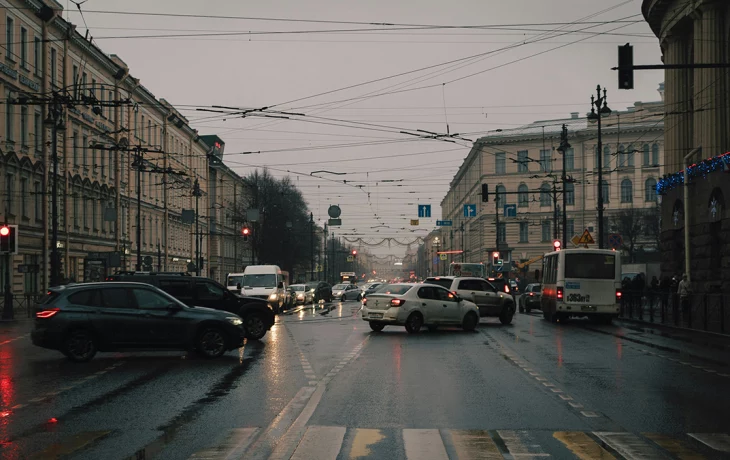 Трамвай сбил пешеходов из-за отказа тормозов в Санкт-Петербурге Трамвай сбил пешеходов из-за отказа тормозов в Санкт-Петербурге