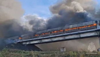 Магистральный конвейер загорелся на Сахалине