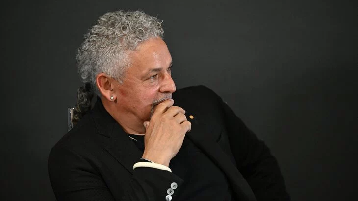 Грабители ворвались в дом футболиста Роберто Баджо Грабители ворвались в дом футболиста Роберто Баджо