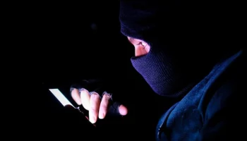 Мошенники выманили у жительницы Москвы больше 18,7 млн рублей за день