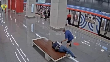 Мужчина похитил телефон у уснувшего пассажира на станции "Мнёвники"