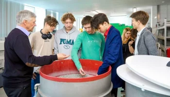 Собянин: более 8 тыс школьников познакомились со столичными производствами