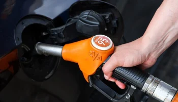 Цена на бензин Аи-95 на бирже бьет рекорды второй день подряд