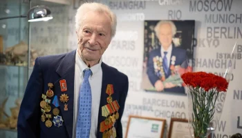Сергей Собянин поздравил с 100-летием ветерана ВОВ Владимира Колосова