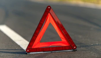Грузовик опрокинулся на 31-м км МКАД, движение затруднено