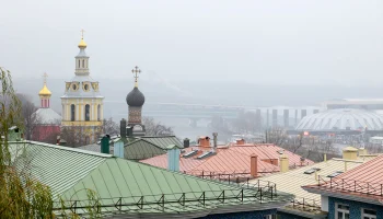 Синоптики рассказали об облачной погоде с прояснениями в Москве 4 декабря