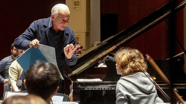 Владимир Спиваков провел открытую репетицию в детской школе искусств Владимир Спиваков провел открытую репетицию в детской школе искусств