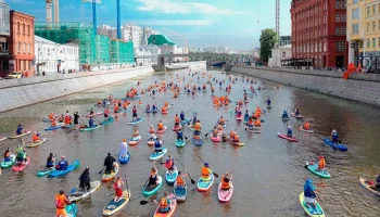 Около 3 тыс человек приняли участие в сап-заплыве по Москве-реке
