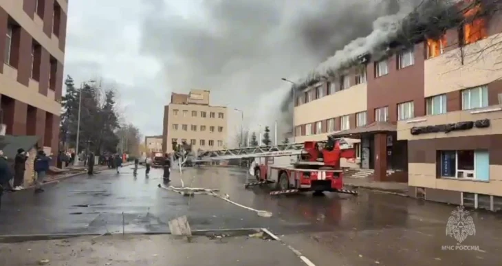 Сильный пожар произошел в административном здании около станции метро «Кожуховская» Сильный пожар произошел в административном здании около станции метро «Кожуховская»