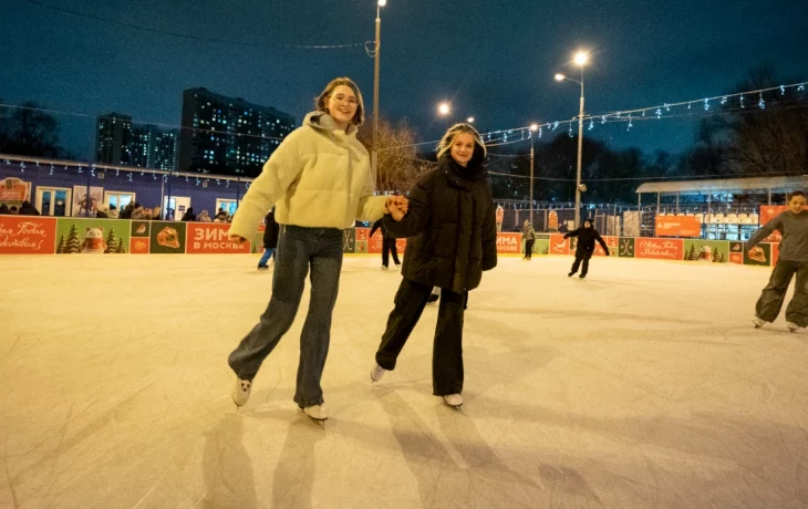 Более 110 открытых катков с искусственным льдом начали работать в Москве Более 110 открытых катков с искусственным льдом начали работать в Москве