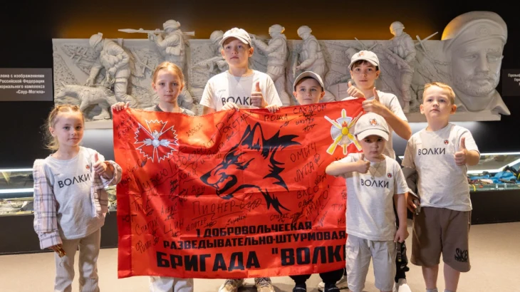 Музей Победы сохранил знамя бригады Добровольческого корпуса «Волки» Музей Победы сохранил знамя бригады Добровольческого корпуса «Волки»