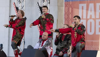 Легендарные артисты и молодые таланты выступили&nbsp;у Музея Победы&nbsp;
