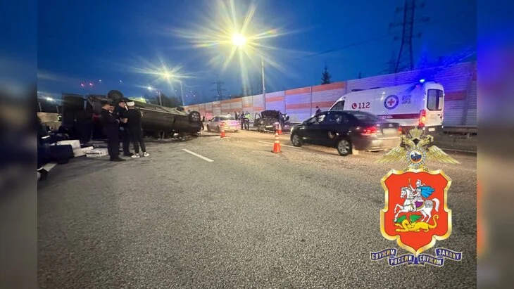 Пострадавших в ДТП на трассе М-12 эвакуируют в больницы Подмосковья Пострадавших в ДТП на трассе М-12 эвакуируют в больницы Подмосковья