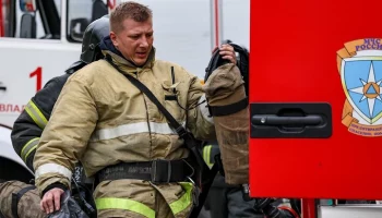 Склад со стройматериалами загорелся под Ростовом на площади 1,1 тыс "квадратов"