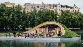 На Патриарших прудах открылась новая сцена фестиваля "Театральный бульвар"