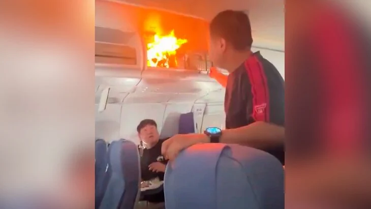 Самолет Air China экстренно сел в Шанхае из-за загоревшегося на борту аккумулятора