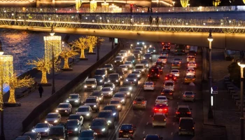 Москвичей призвали пересесть на городской транспорт из-за снегопада