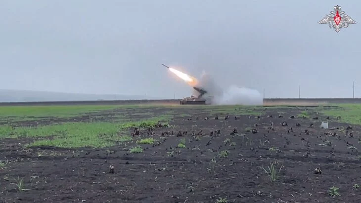 ПВО работает в небе над Курском