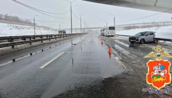 Трое детей пострадали в ДТП с легковушкой и автобусом в Подмосковье
