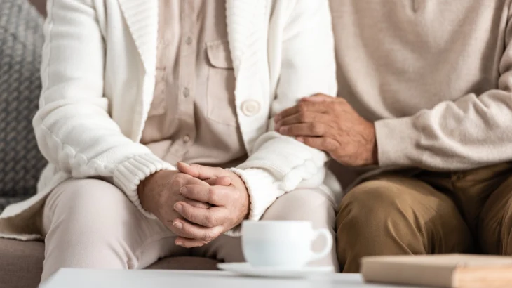 Москвичам напомнили о выплатах до 44 тысяч рублей за долгий брак