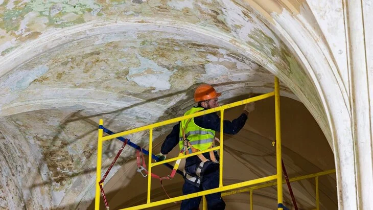 Специалисты обнаружили исторический цвет стен при ремонте Ленинградского вокзала Специалисты обнаружили исторический цвет стен при ремонте Ленинградского вокзала