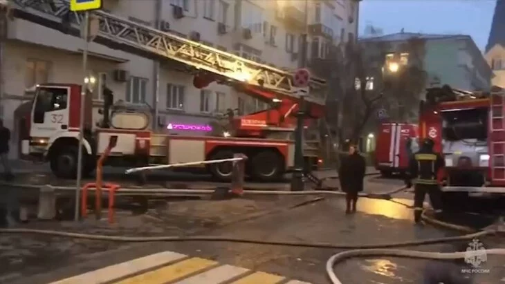Пожар в центре Москвы локализован на площади 90 квадратных метров
