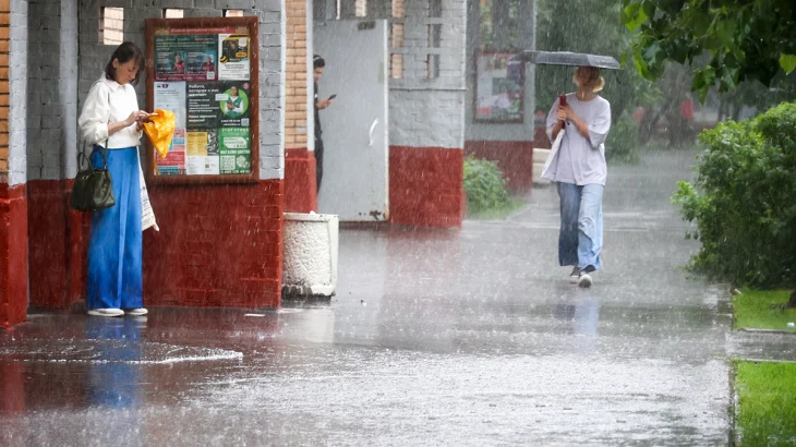 МЧС предупредило жителей столицы о ливне и грозе 9 августа